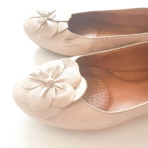 Clarks artisan ballet flats - super comfy!! ❤